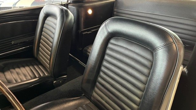 Ford Mustang - Photo 13