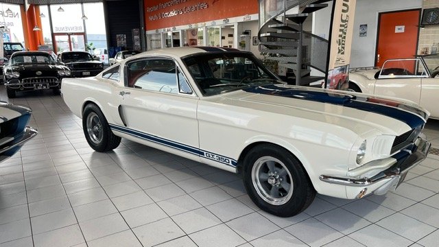Ford Mustang - Photo 6