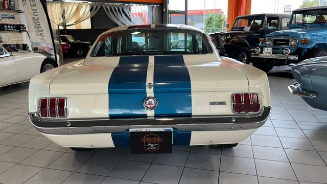 Ford Mustang - Photo 8