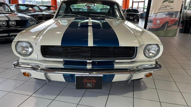 Ford Mustang - Photo 10