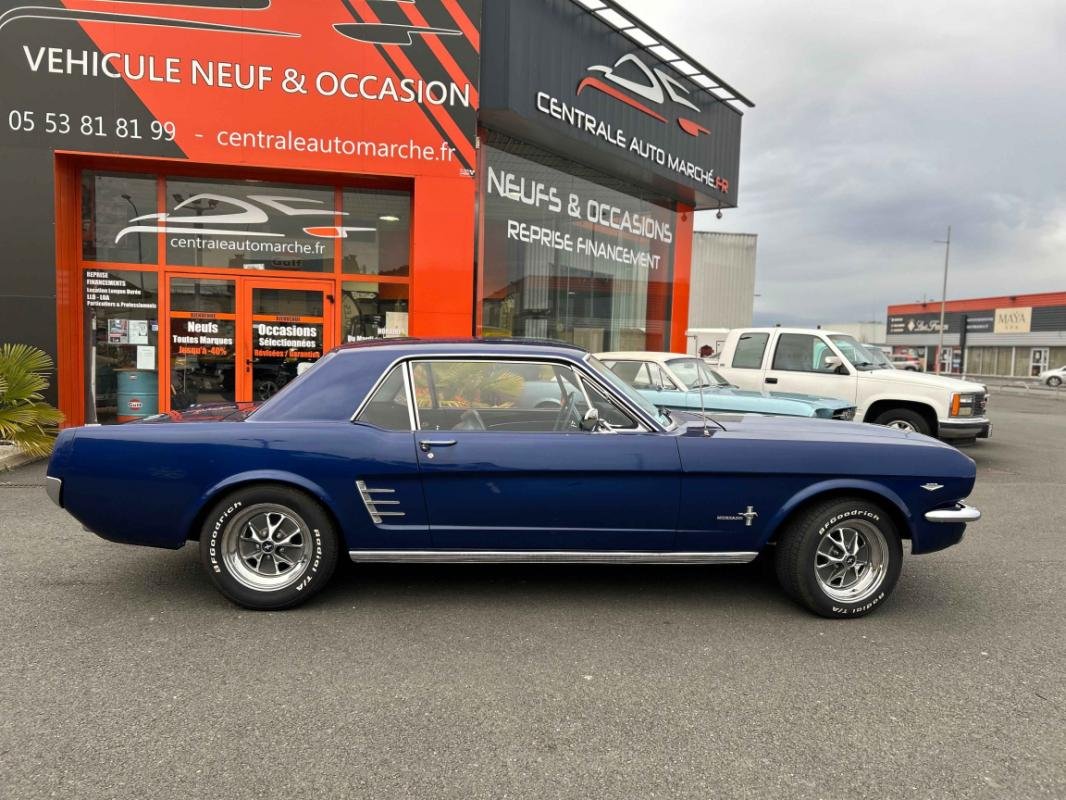 Ford Mustang - Photo 2