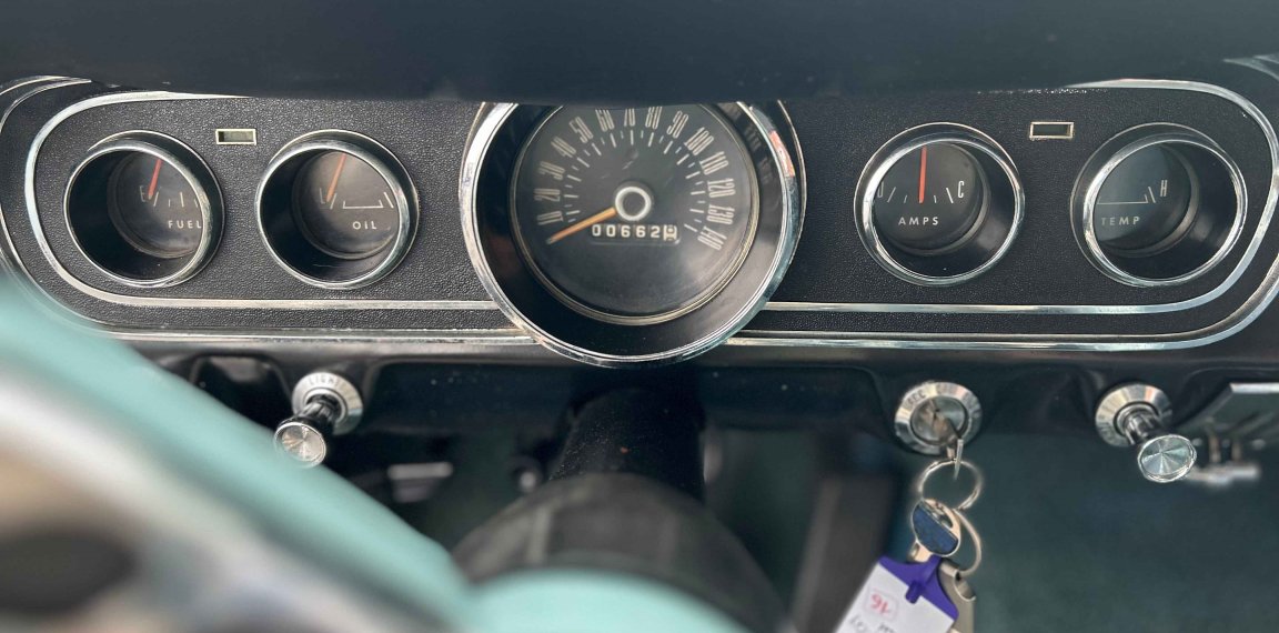 Ford Mustang - Photo 8