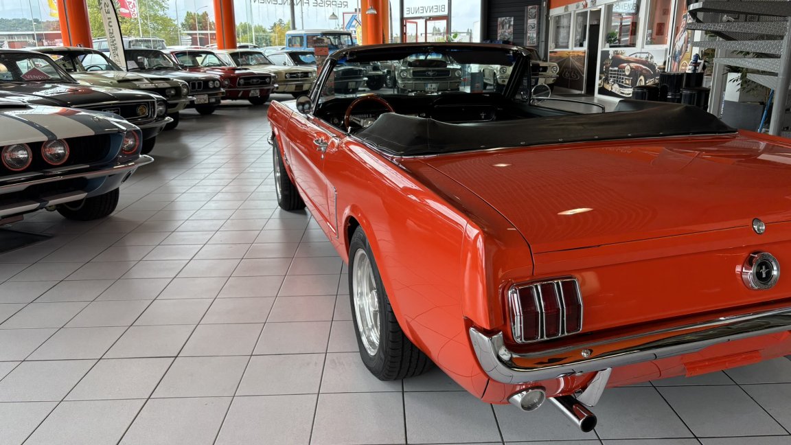 Ford Mustang - Photo 12