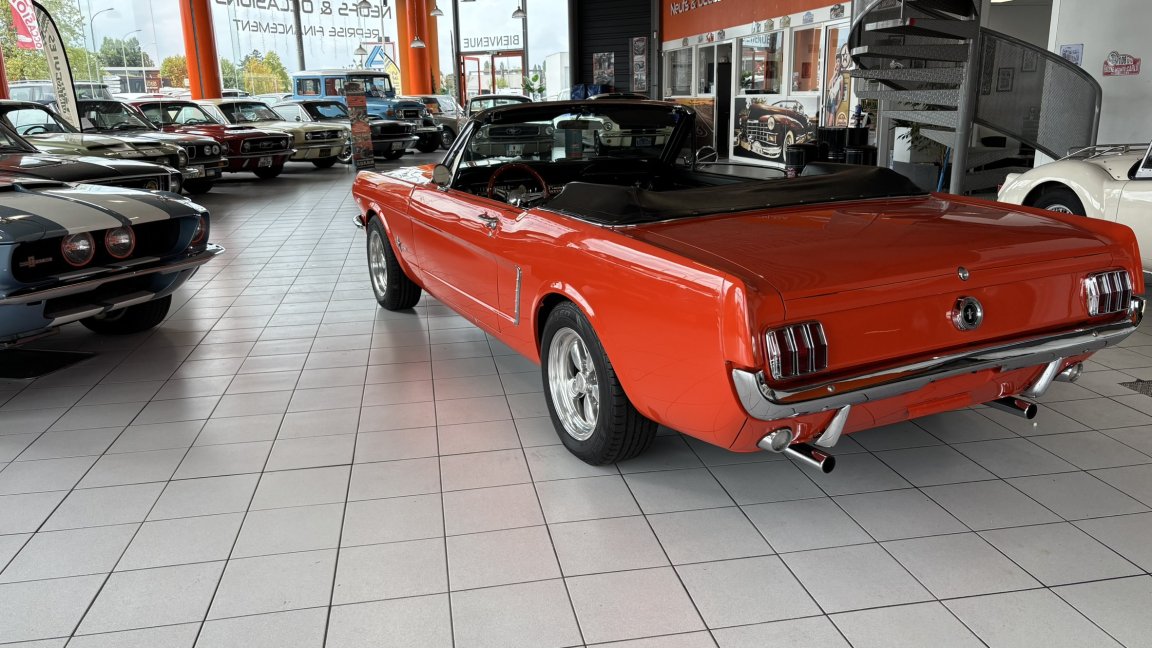 Ford Mustang - Photo 2