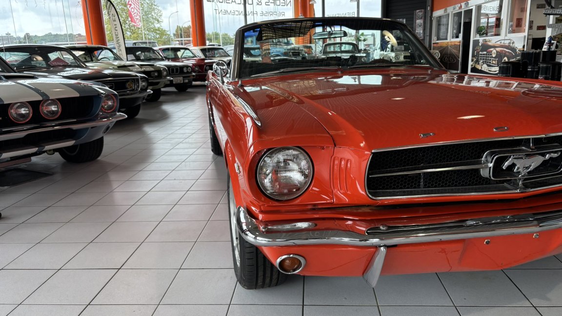 Ford Mustang - Photo 5