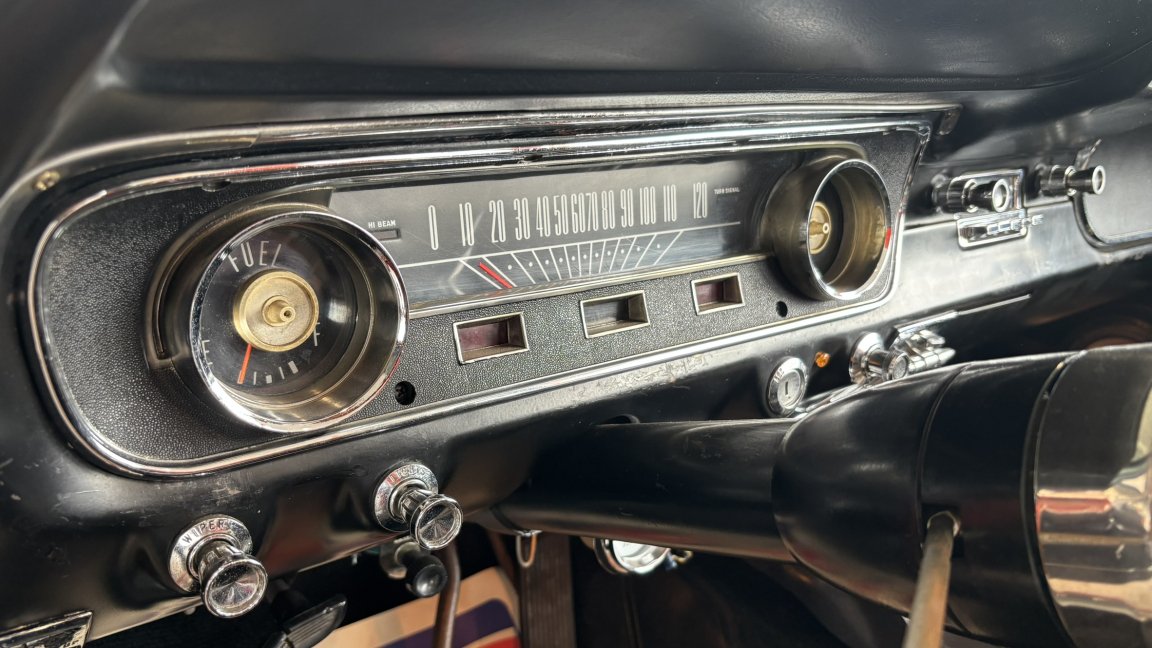 Ford Mustang - Photo 6