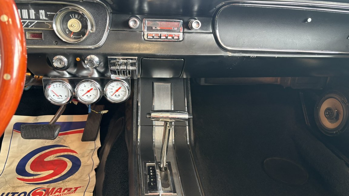 Ford Mustang - Photo 7