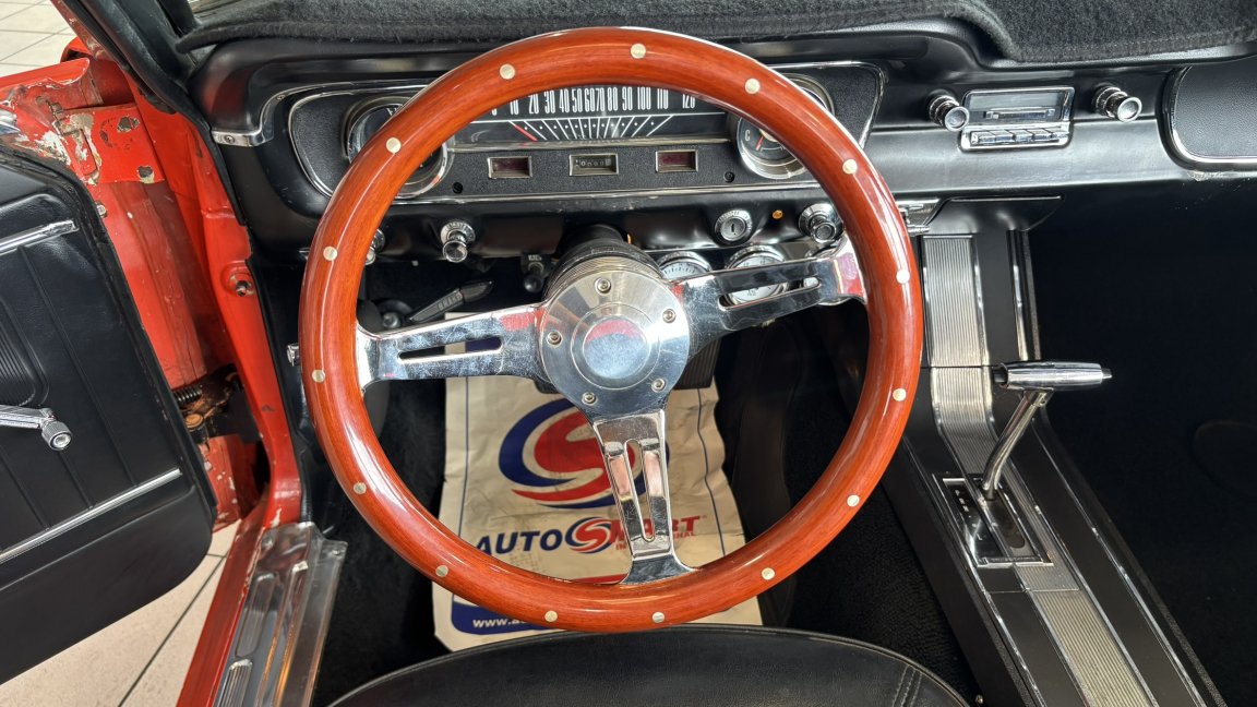 Ford Mustang - Photo 8