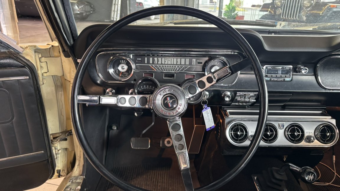 Ford Mustang - Photo 11