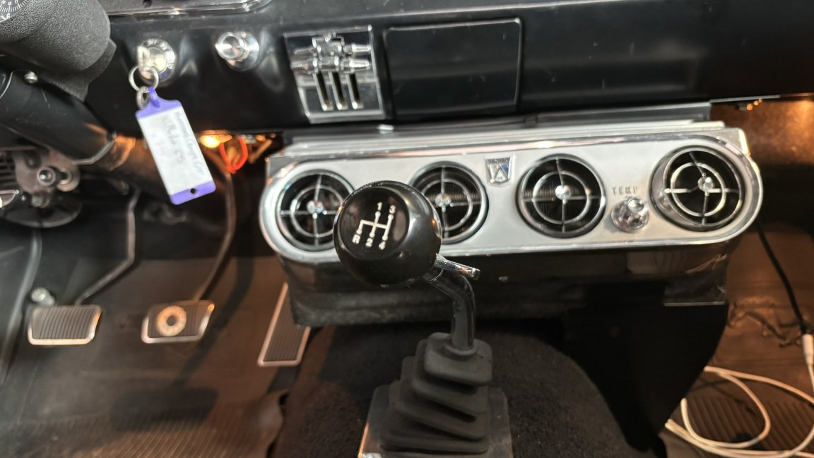 Ford Mustang - Photo 13
