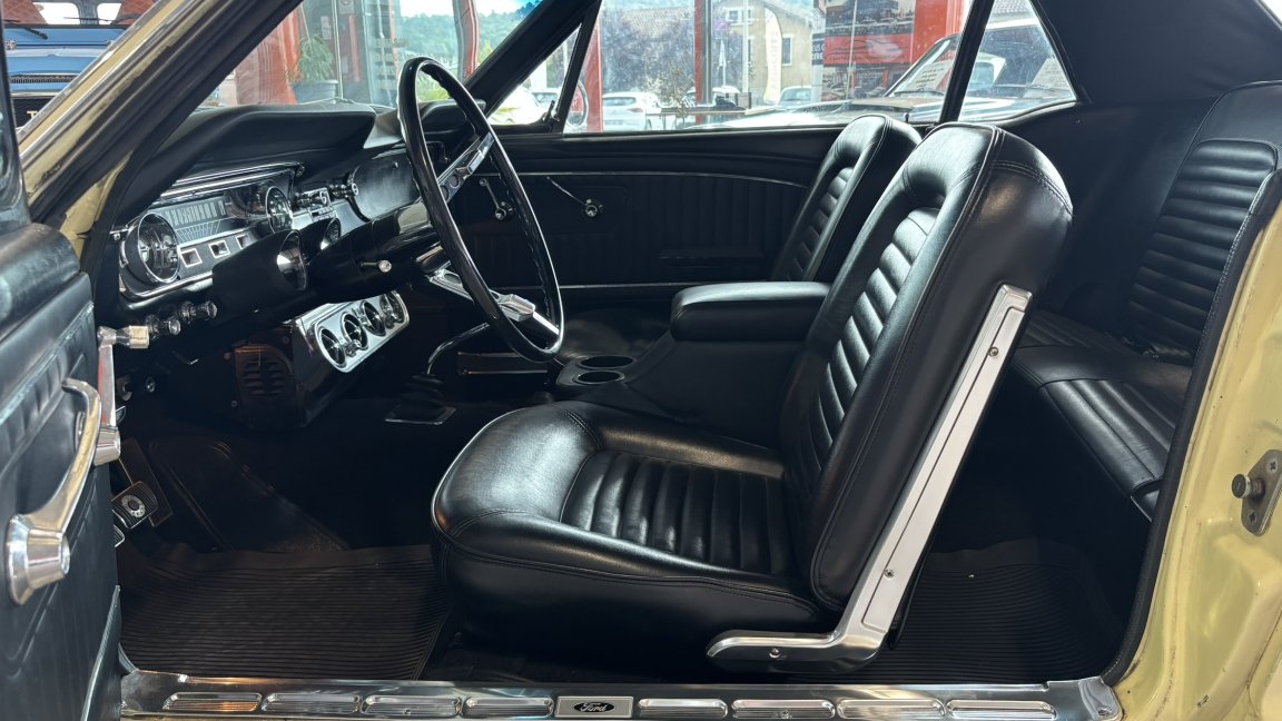 Ford Mustang - Photo 16