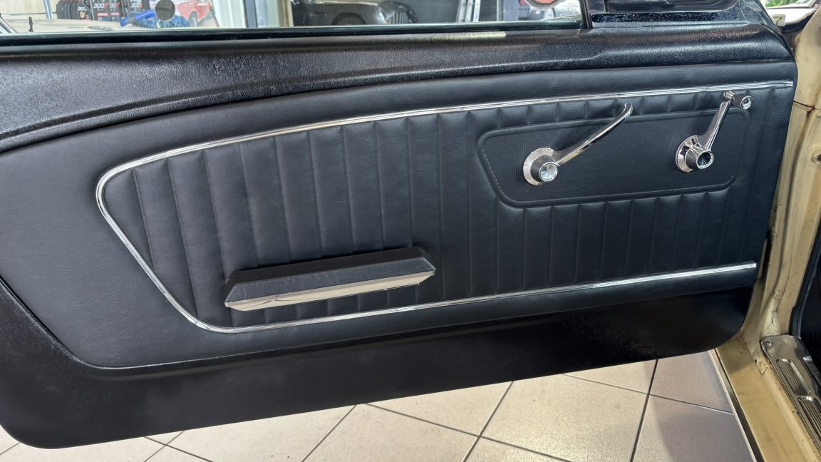 Ford Mustang - Photo 21
