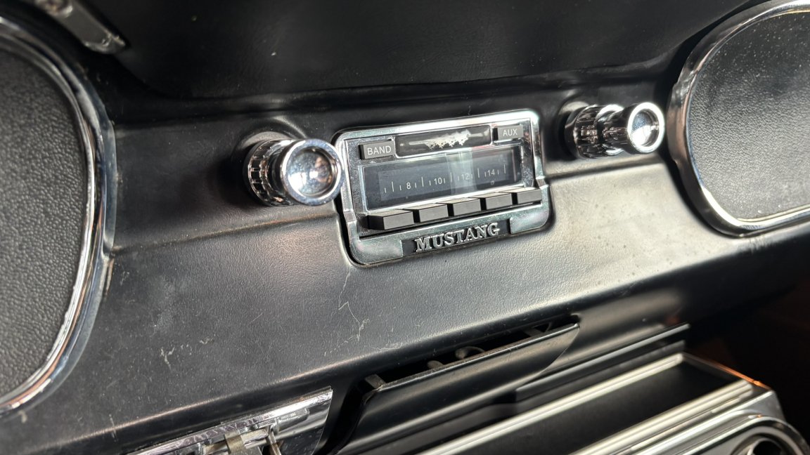 Ford Mustang - Photo 5