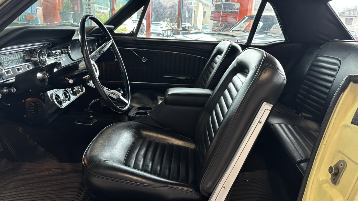 Ford Mustang - Photo 8