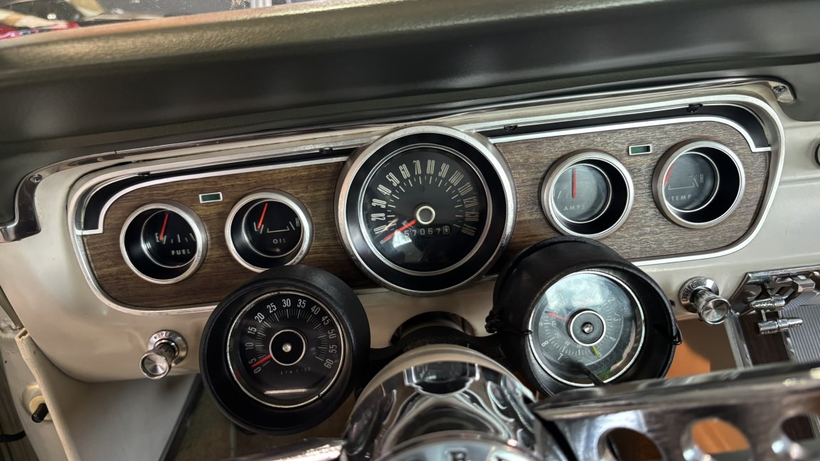 Ford Mustang - Photo 11