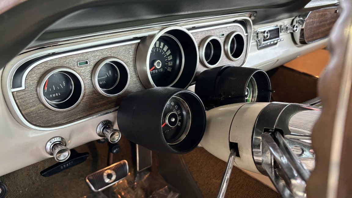 Ford Mustang - Photo 12