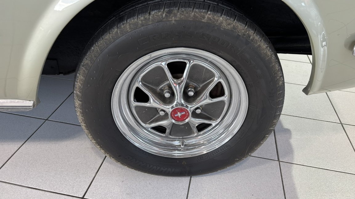 Ford Mustang - Photo 16