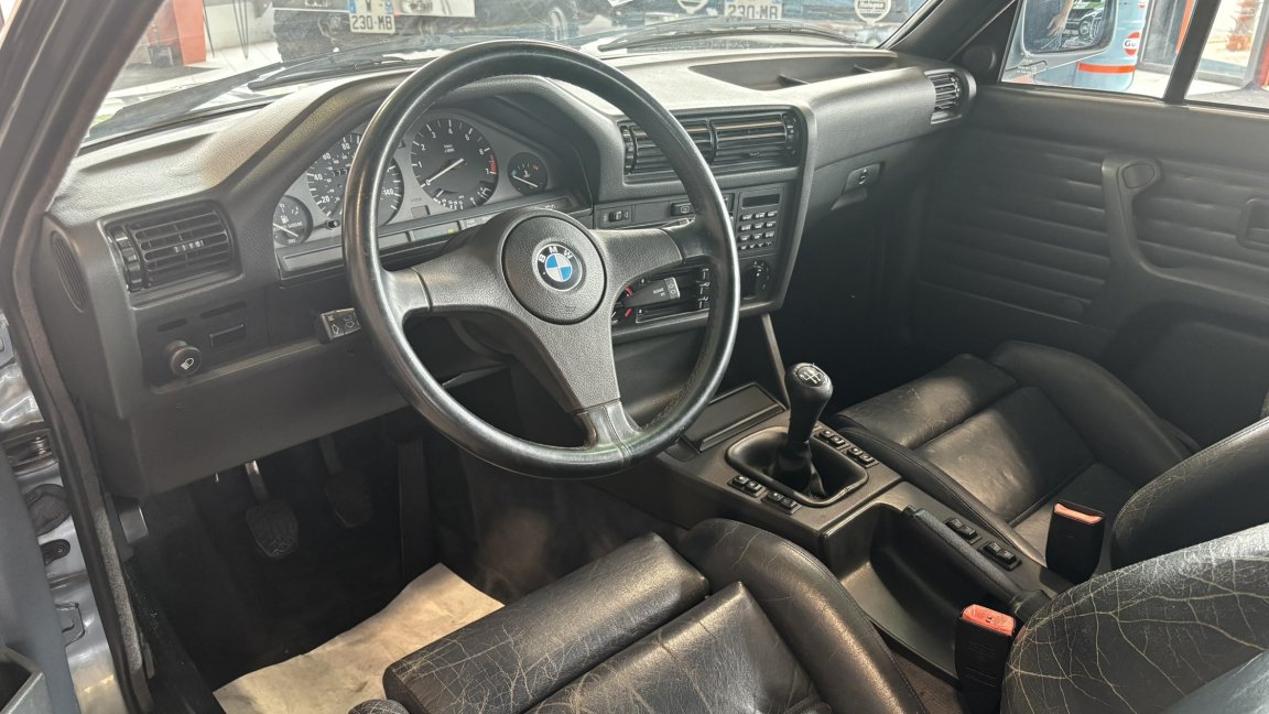 BMW Série 3 - Photo 3