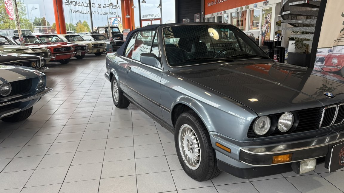 BMW Série 3 - Photo 6