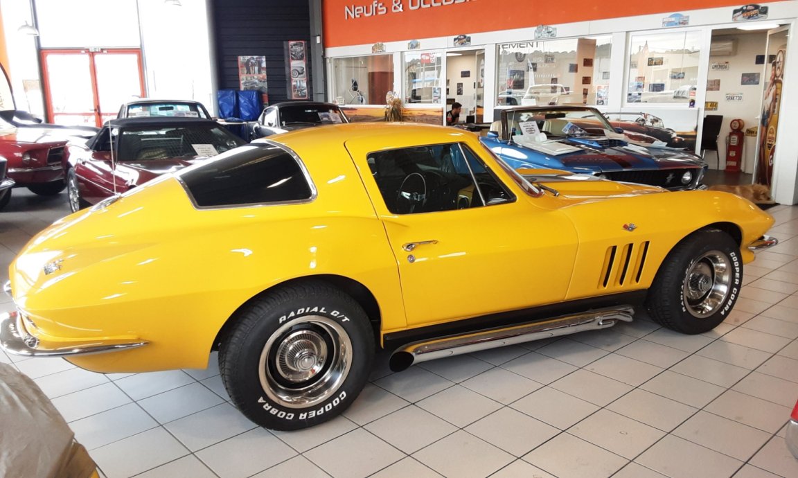 Chevrolet Corvette - Photo 11