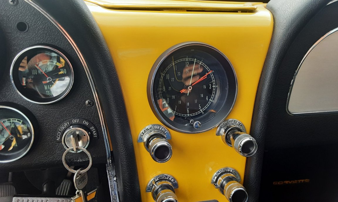 Chevrolet Corvette - Photo 12