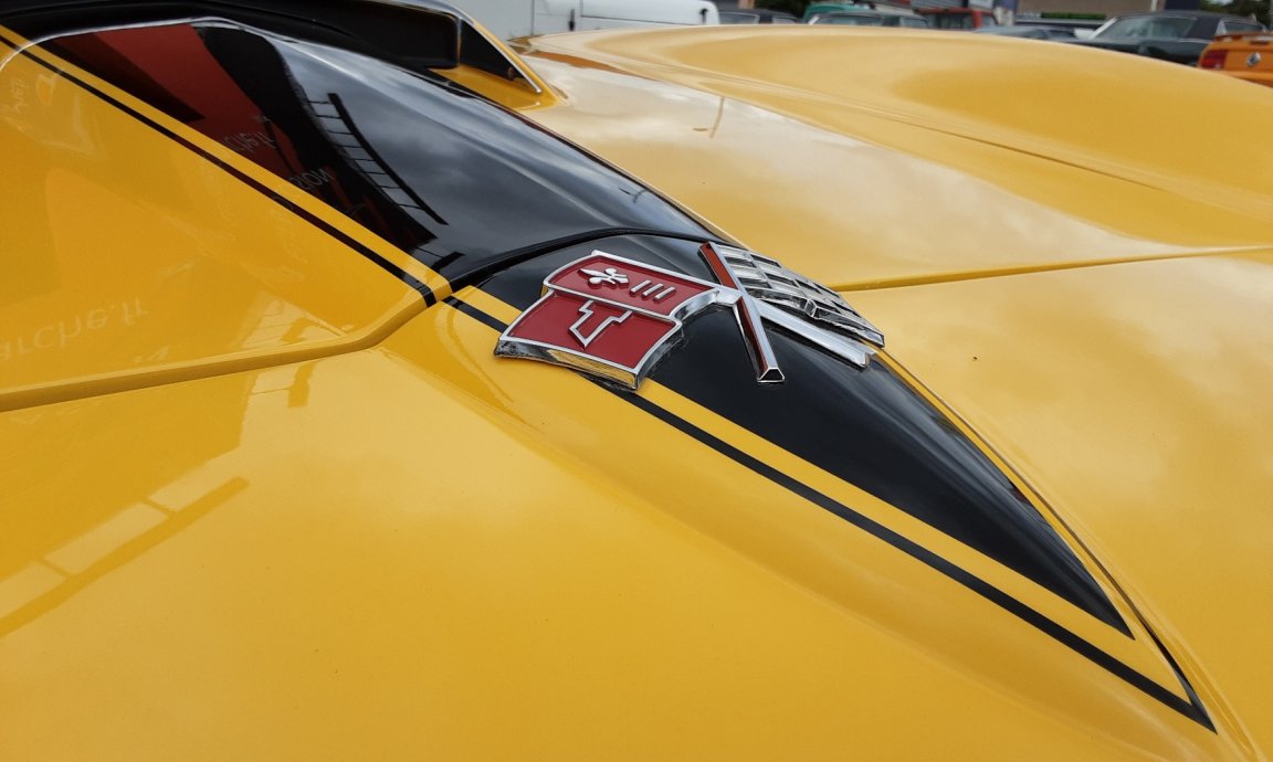 Chevrolet Corvette - Photo 2