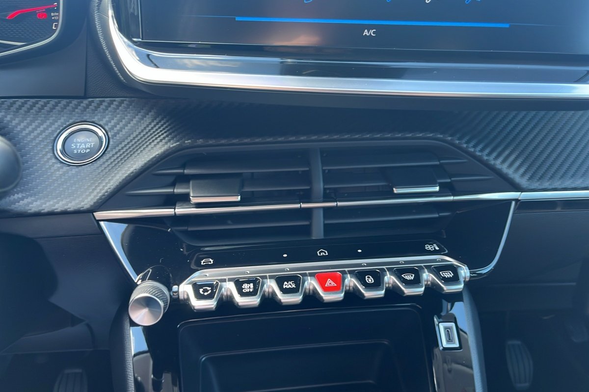 Peugeot 208 - Photo 24