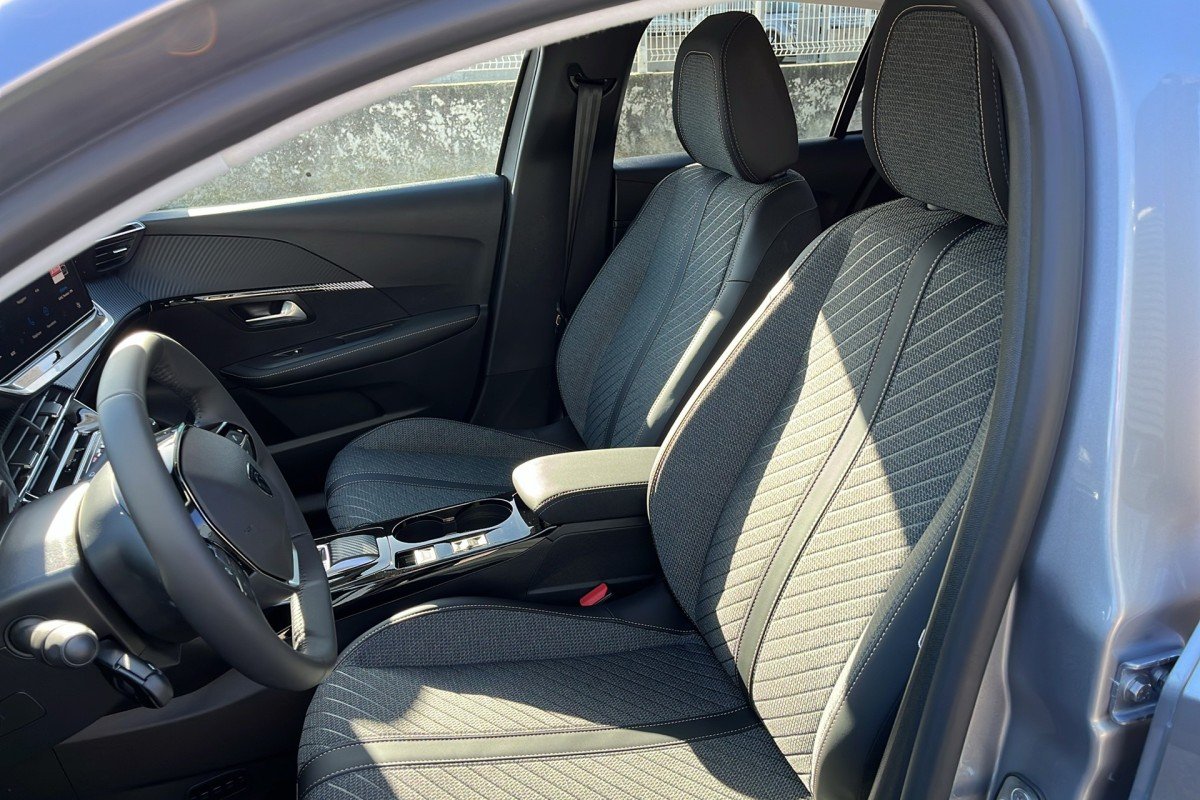 Peugeot E-208 - Photo 11