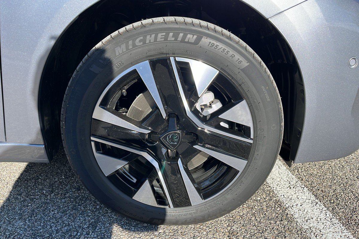 Peugeot E-208 - Photo 18