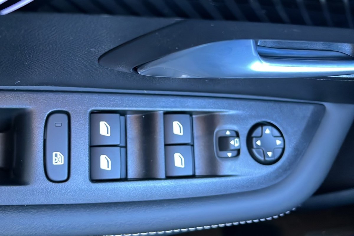 Peugeot E-208 - Photo 26