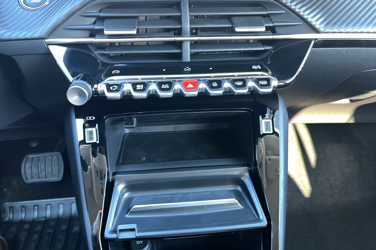 Peugeot E-208 - Photo 27