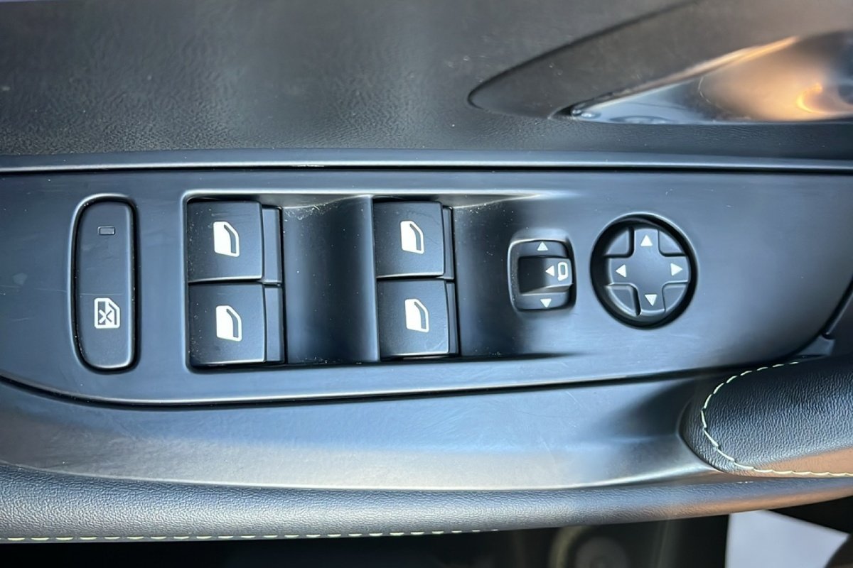 Peugeot 208 - Photo 28