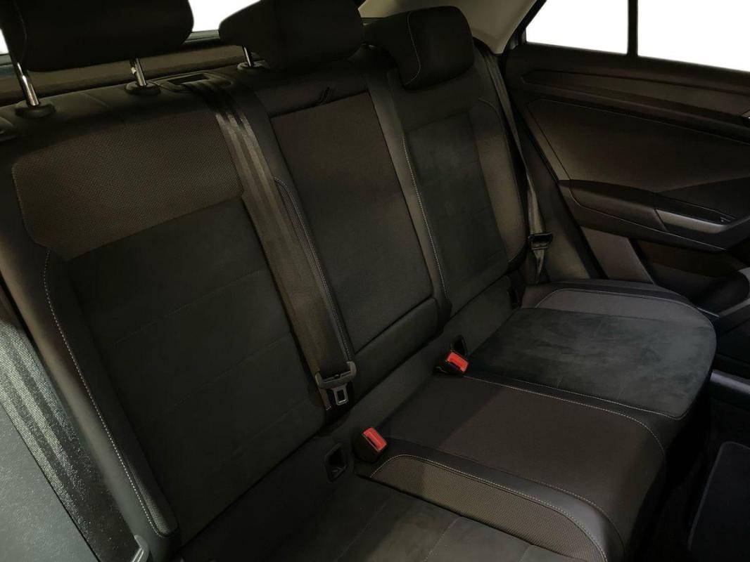 Volkswagen T-Roc - Photo 23
