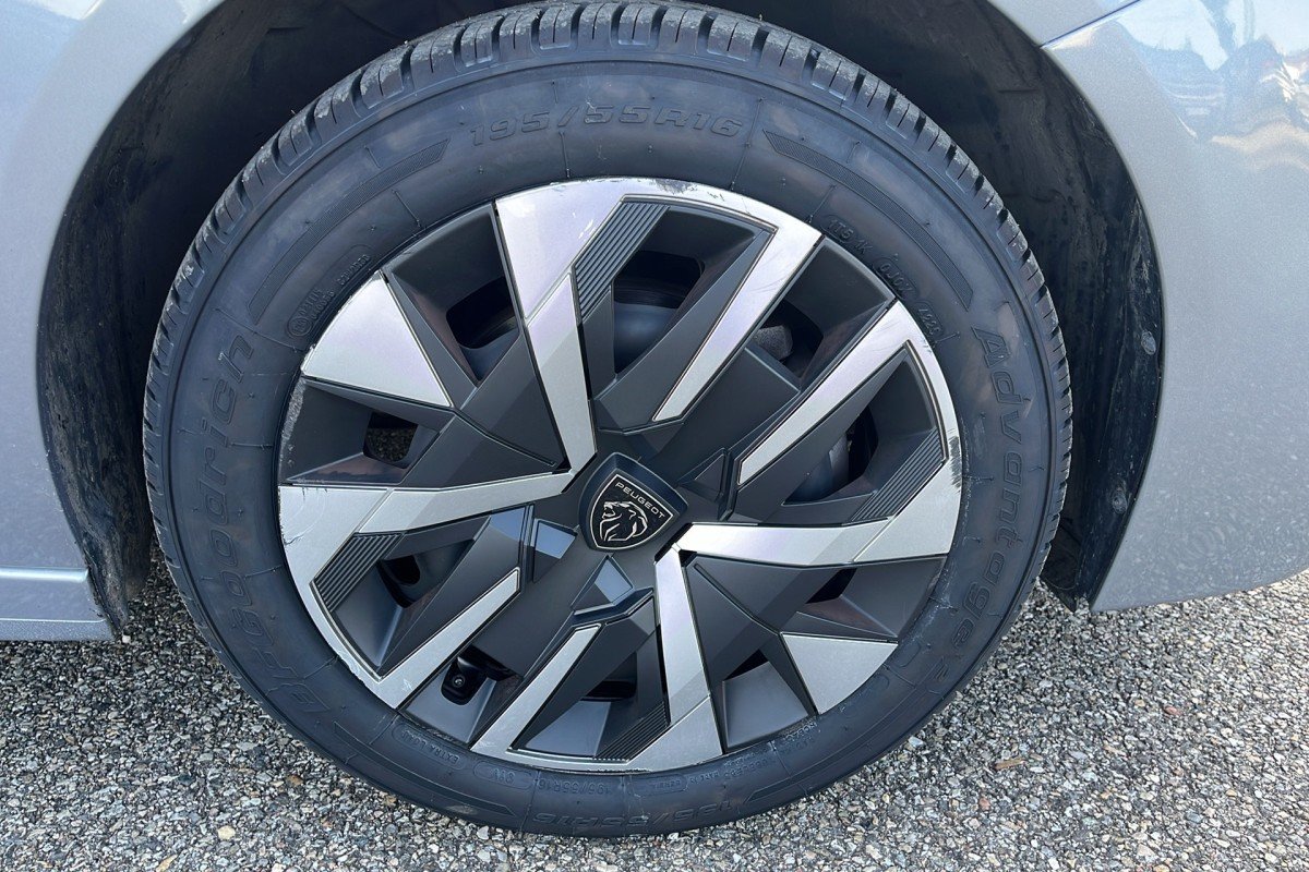 Peugeot 208 - Photo 18