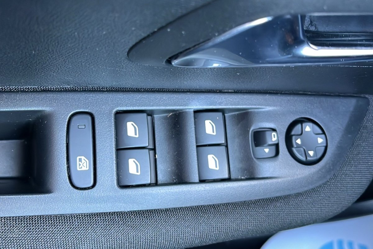 Peugeot 208 - Photo 24