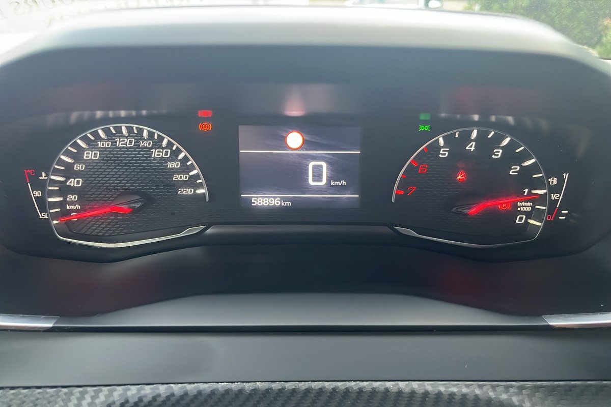 Peugeot 208 - Photo 14