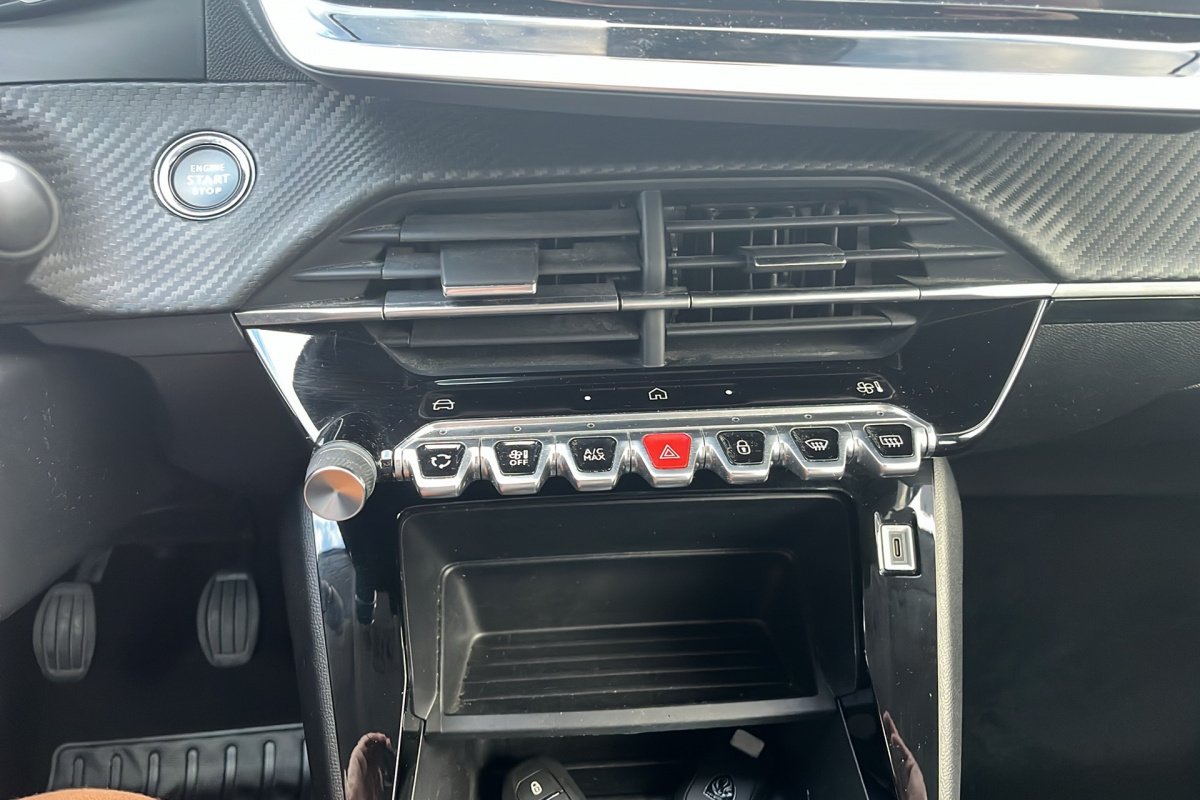 Peugeot 208 - Photo 23