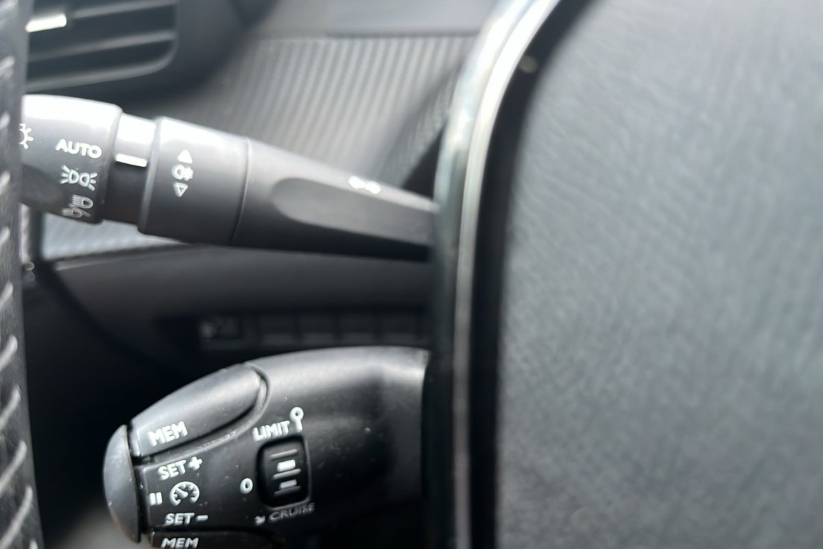Peugeot 208 - Photo 24