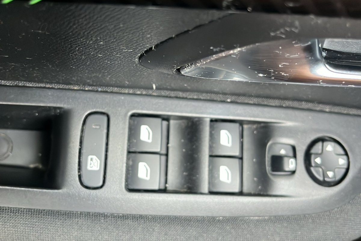 Peugeot 208 - Photo 25