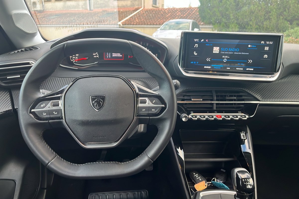 Peugeot 208 - Photo 10