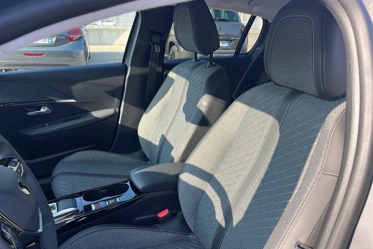 Peugeot 208 - Photo 11