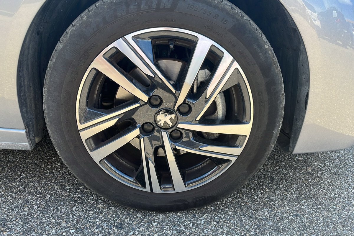 Peugeot 208 - Photo 18