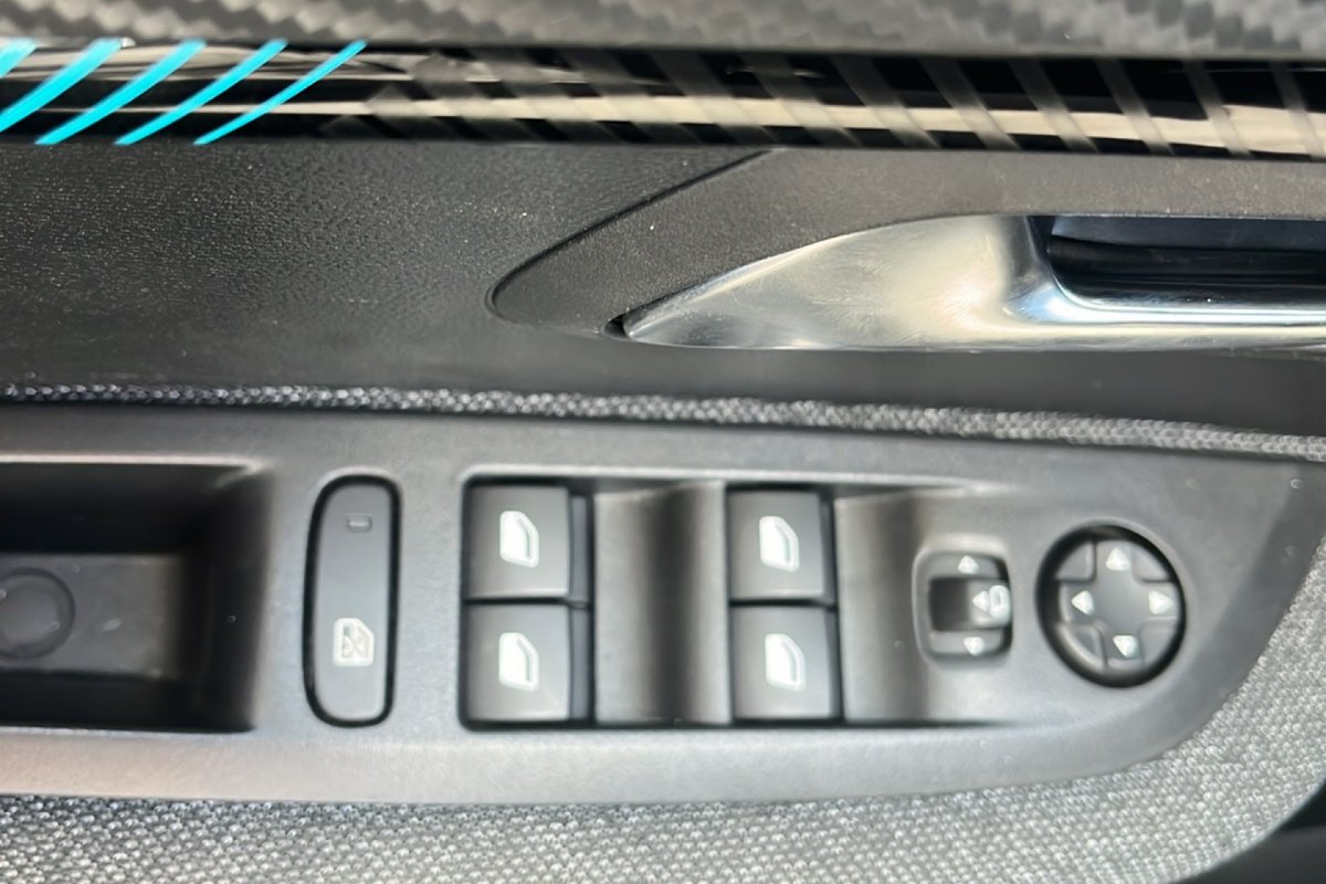 Peugeot 208 - Photo 25