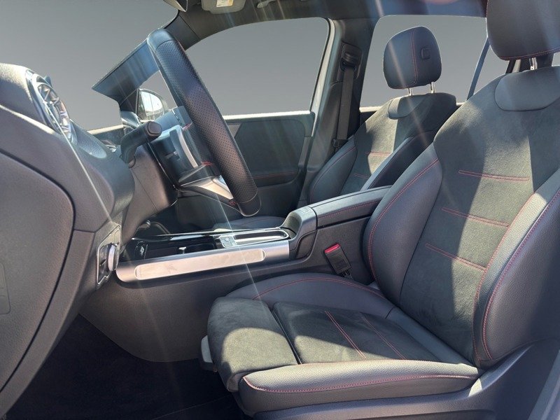 Mercedes GLB - Photo 12