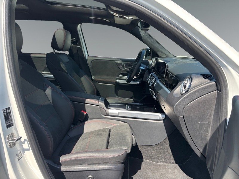 Mercedes GLB - Photo 16
