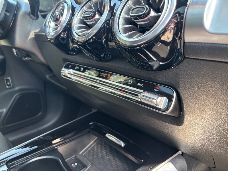 Mercedes GLB - Photo 24