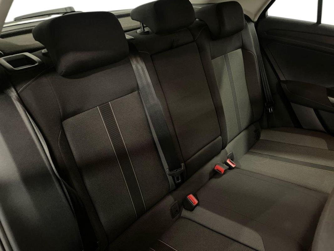 Volkswagen T-Roc - Photo 23