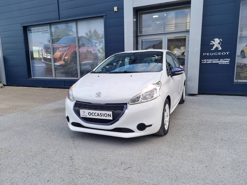 Peugeot 208 - Photo 1