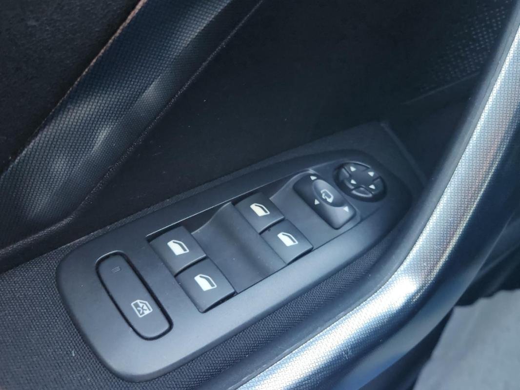 Peugeot 2008 - Photo 9