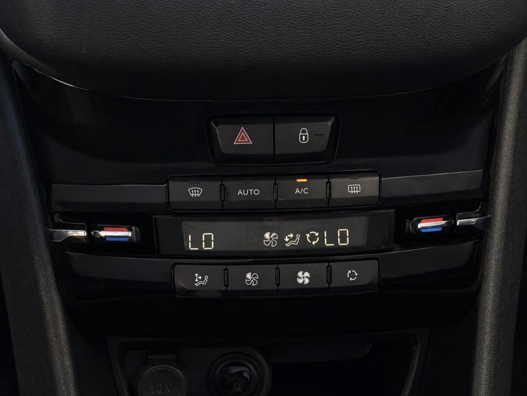 Peugeot 208 - Photo 16